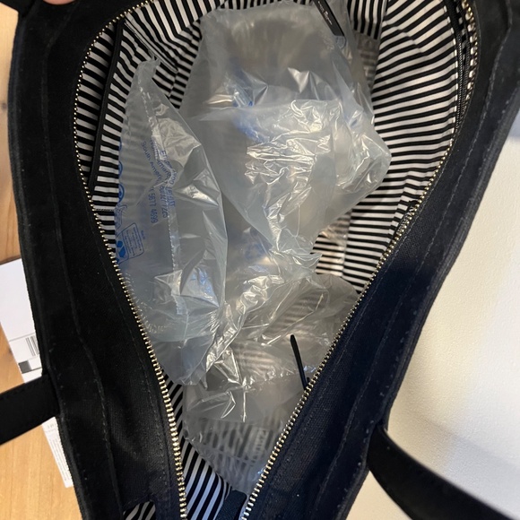 Kate Spade Minnie Mouse - Picture 3 of 13